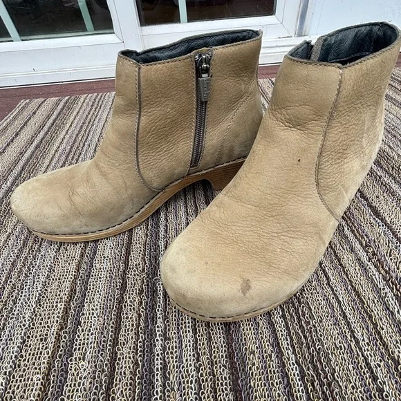 Dansko Maria boot. Size 38. Taupe. GUC. Super comfy - Picture 4 of 6